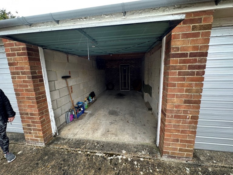 Images for Garage, Green Court EAID:89f271acd853ec3835ef79995e2ac892 BID:3