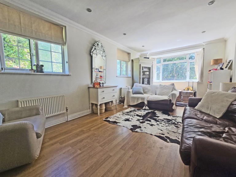 Images for Old Shoreham Road, Southwick EAID:89f271acd853ec3835ef79995e2ac892 BID:1