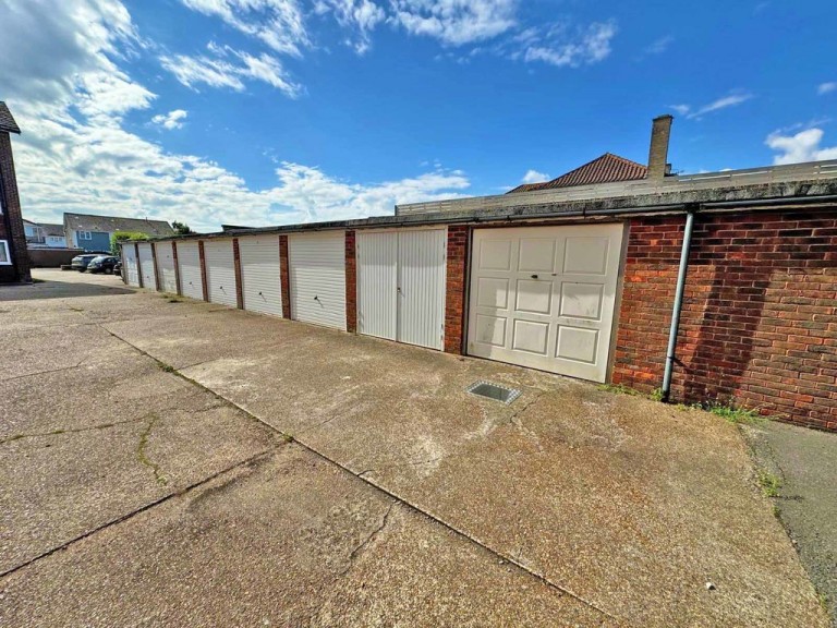 Images for Marine Court, Beach Green EAID:89f271acd853ec3835ef79995e2ac892 BID:2