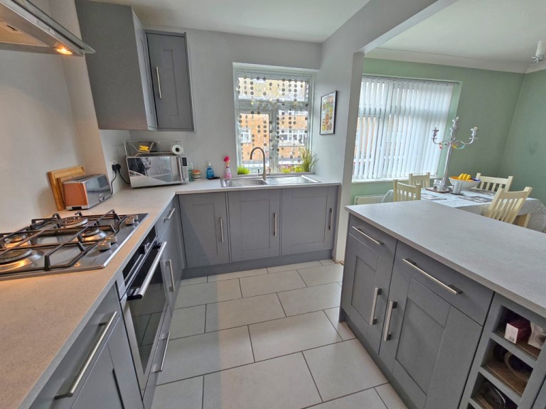 Images for Southwick Square, Southwick EAID:89f271acd853ec3835ef79995e2ac892 BID:1