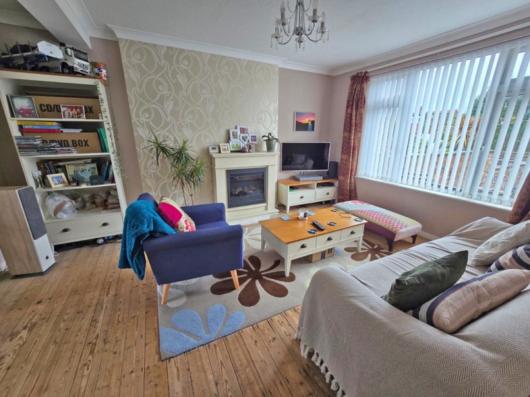 Images for Southwick Square, Southwick EAID:89f271acd853ec3835ef79995e2ac892 BID:1