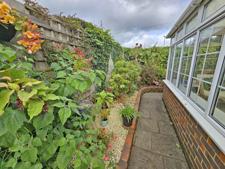 Images for Cross Road, Southwick EAID:89f271acd853ec3835ef79995e2ac892 BID:1