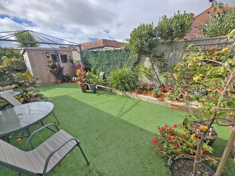 Images for Cross Road, Southwick EAID:89f271acd853ec3835ef79995e2ac892 BID:1