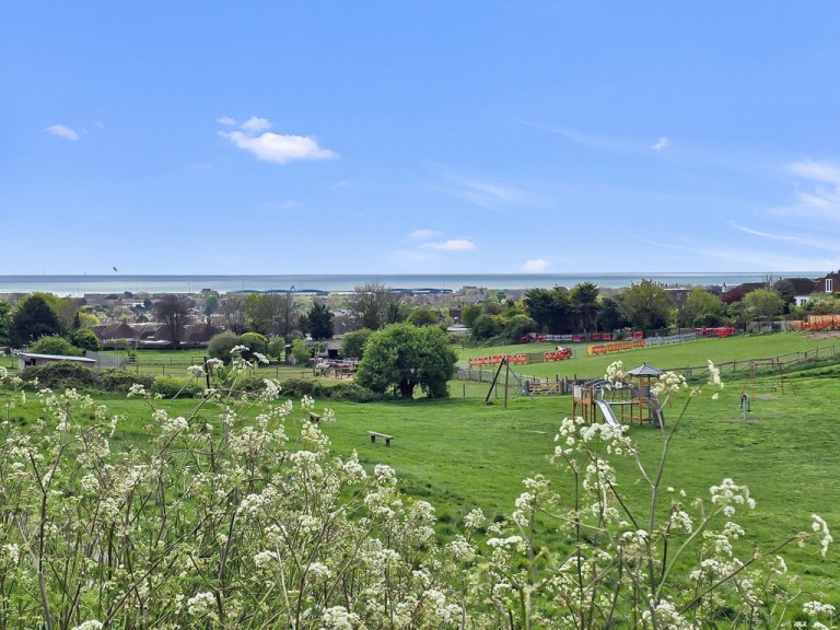 Images for Downsway, Southwick EAID:89f271acd853ec3835ef79995e2ac892 BID:1