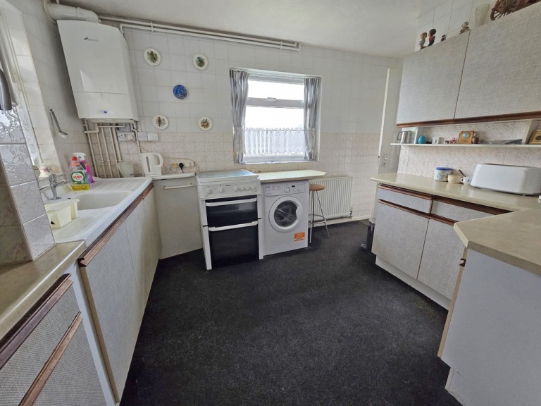 Images for Downsway, Southwick EAID:89f271acd853ec3835ef79995e2ac892 BID:1