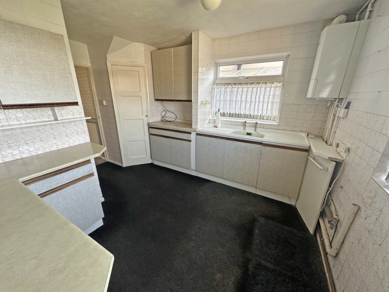 Images for Downsway, Southwick EAID:89f271acd853ec3835ef79995e2ac892 BID:1